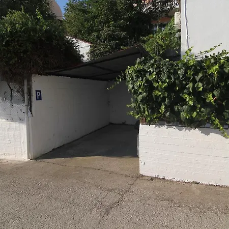 Nicola's House With Private Parking