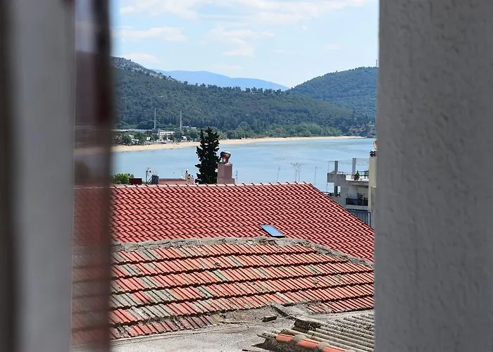 Дом отдыха Nicola's House With Private Parking