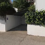 Nicola's House With Private Parking